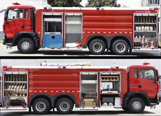 شاحنة إطفاء حمراء Sinotruck مع خزان مياه 12000L مع بكرة خرطوم خفيفة متداخلة