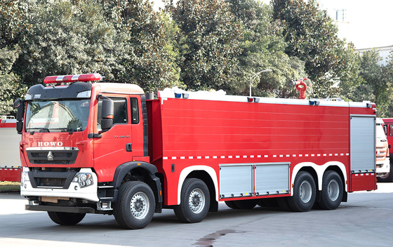 سينوتروك HOWO 25T رغوة الماء مكافحة الحرائق شاحنة ذات جودة جيدة مركبة متخصصة الصين المصنع