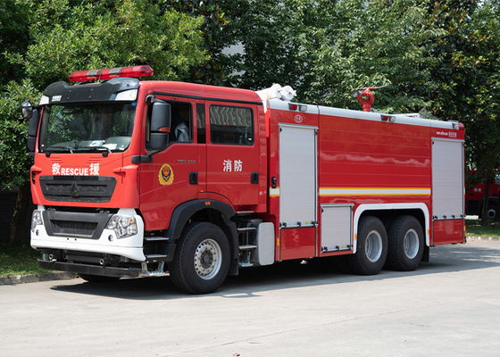 سينوتروك HOWO 12000L شاحنة إطفاء الإنقاذ الصناعي مع مضخة ومراقبة مركبة متخصصة سعر الصين المصنع