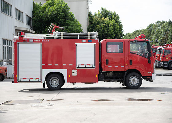 شاحنة إطفاء صغيرة ناقلة مياه ايسوزو 800 جالون مع كابينة صف مزدوج