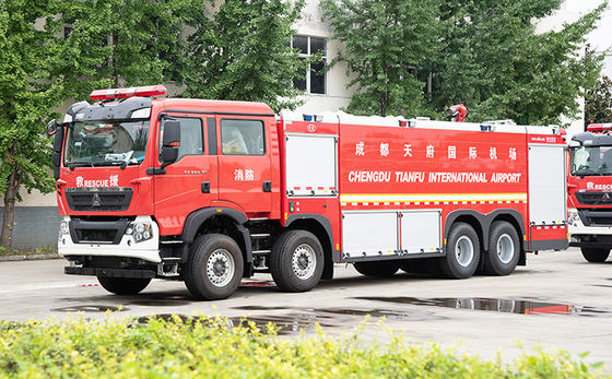 HOWO 18T Industrial CAFS شاحنة إطفاء الحرائق مع كابينة صف مزدوج