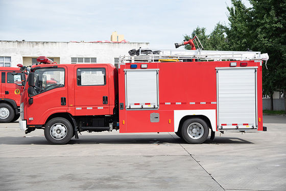 ايسوزو 3000 لتر المياه والرغوة شاحنة إطفاء صغيرة مع مضخة ومراقبة