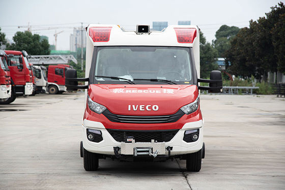 شاحنة إطفاء صغيرة يومية IVECO مع خزان مياه 3000 لتر وأدوات الإنقاذ