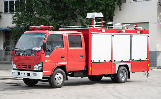 شاحنة إطفاء الإنقاذ الصغيرة ايسوزو مع ضوء تلسكوبي وأدوات الإنقاذ