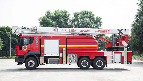 32m SAIC-IVECO Foam Tower Aerial Fire Truck مع 6000L ماء ورغوة