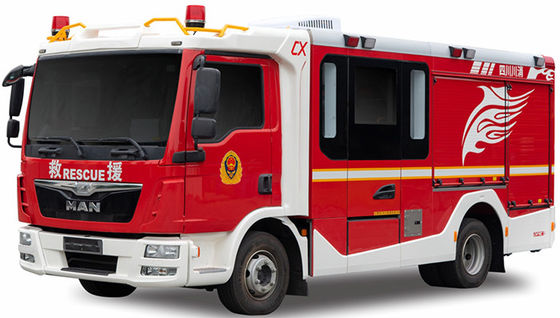 شاحنة مان صغيرة لمكافحة الحرائق ومناقصة رغوية مع 8 رجال إطفاء